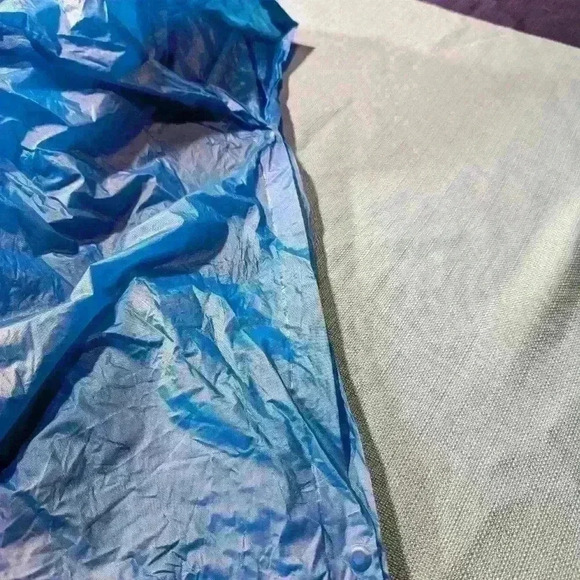 SeaWorld Rain Poncho  - Official - One Size Fits All - Picture 7 of 8